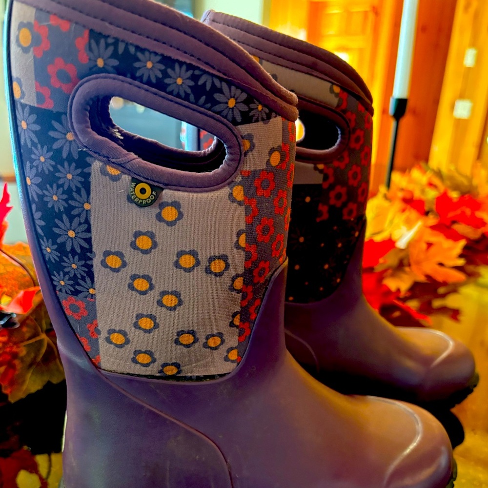 Boggs Winter Boots Girls size 2